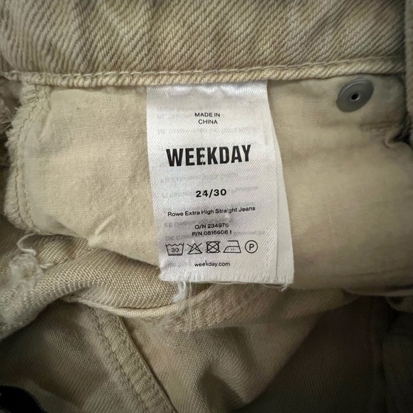 WEEKDAY ROWE Extra High Straight Jeans Tinted Ecru - Picture 11 of 13